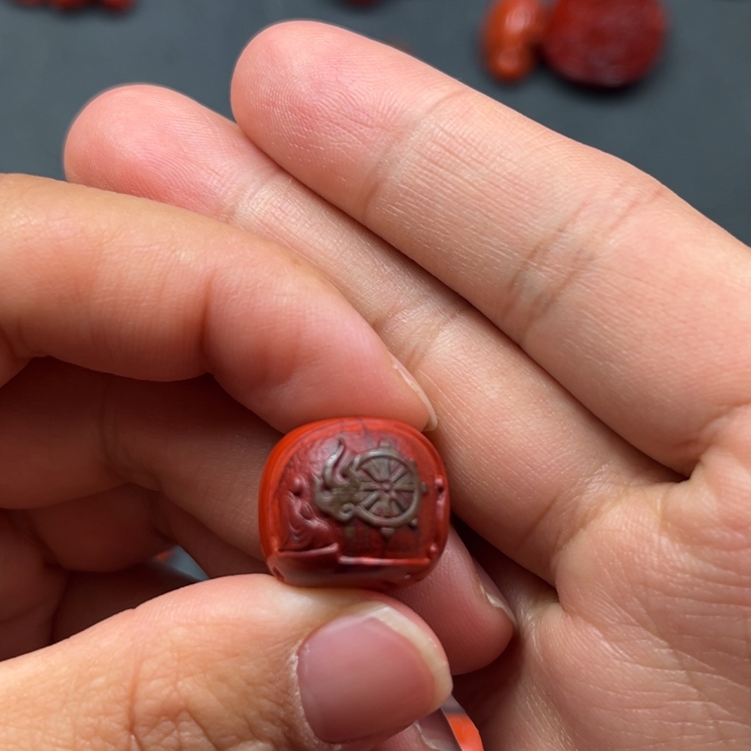 阳***旧南红玛瑙未镶嵌雕刻珠