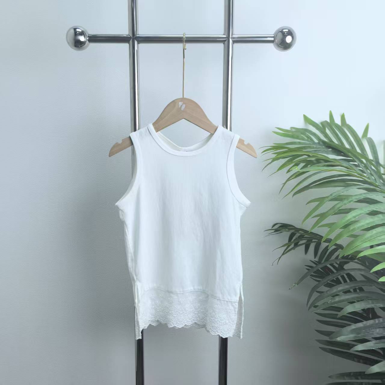 【7113】白色凉感花边背心B3-11