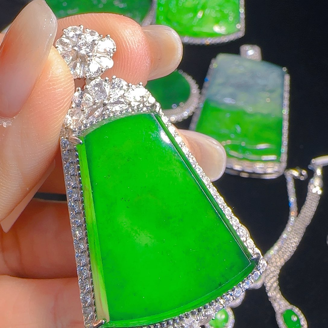 翡翠吊坠(赠链)银S925镶嵌