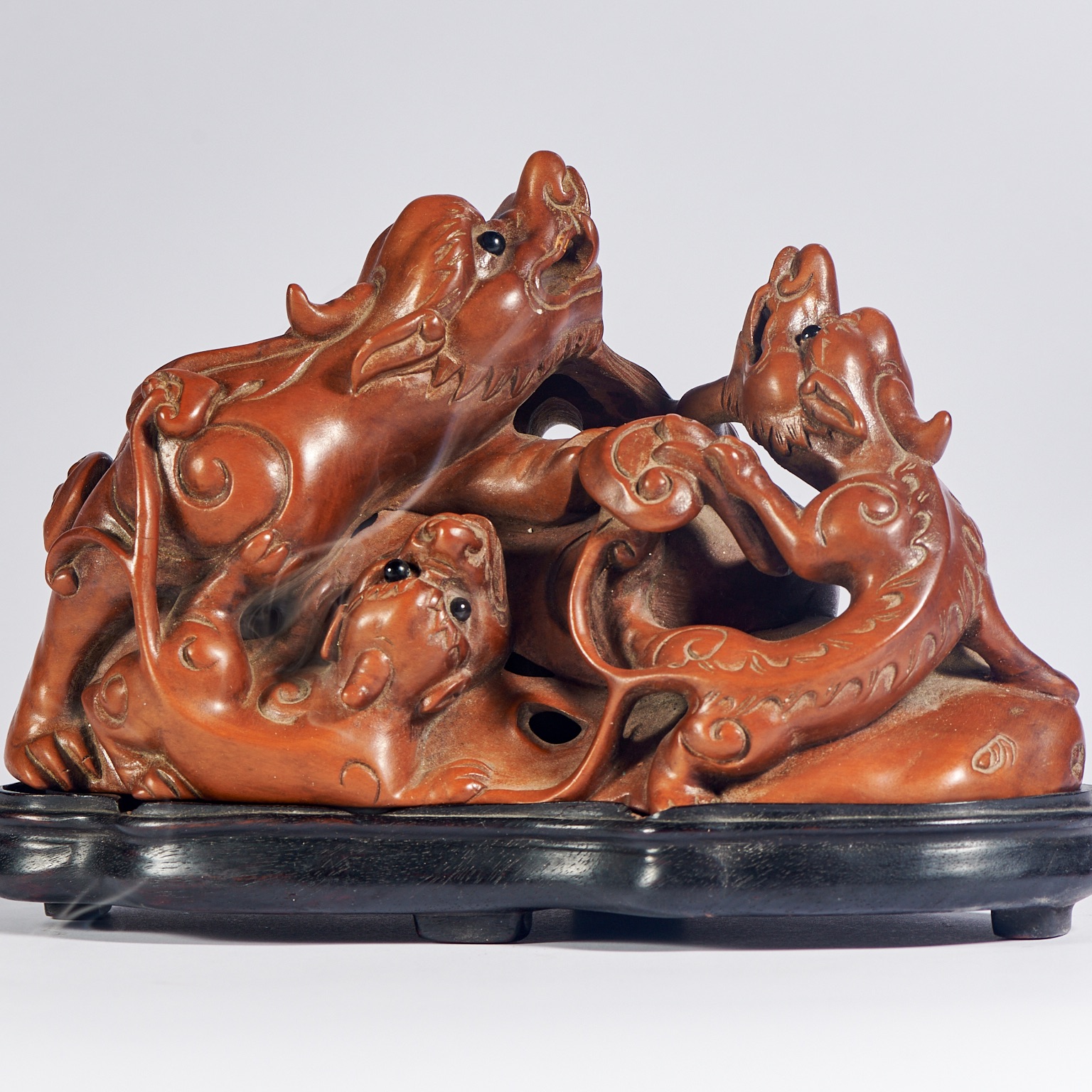 14 清 黄杨雕螭龙熏