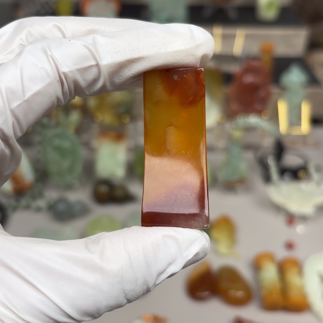 蛇纹石玉颈饰未镶嵌