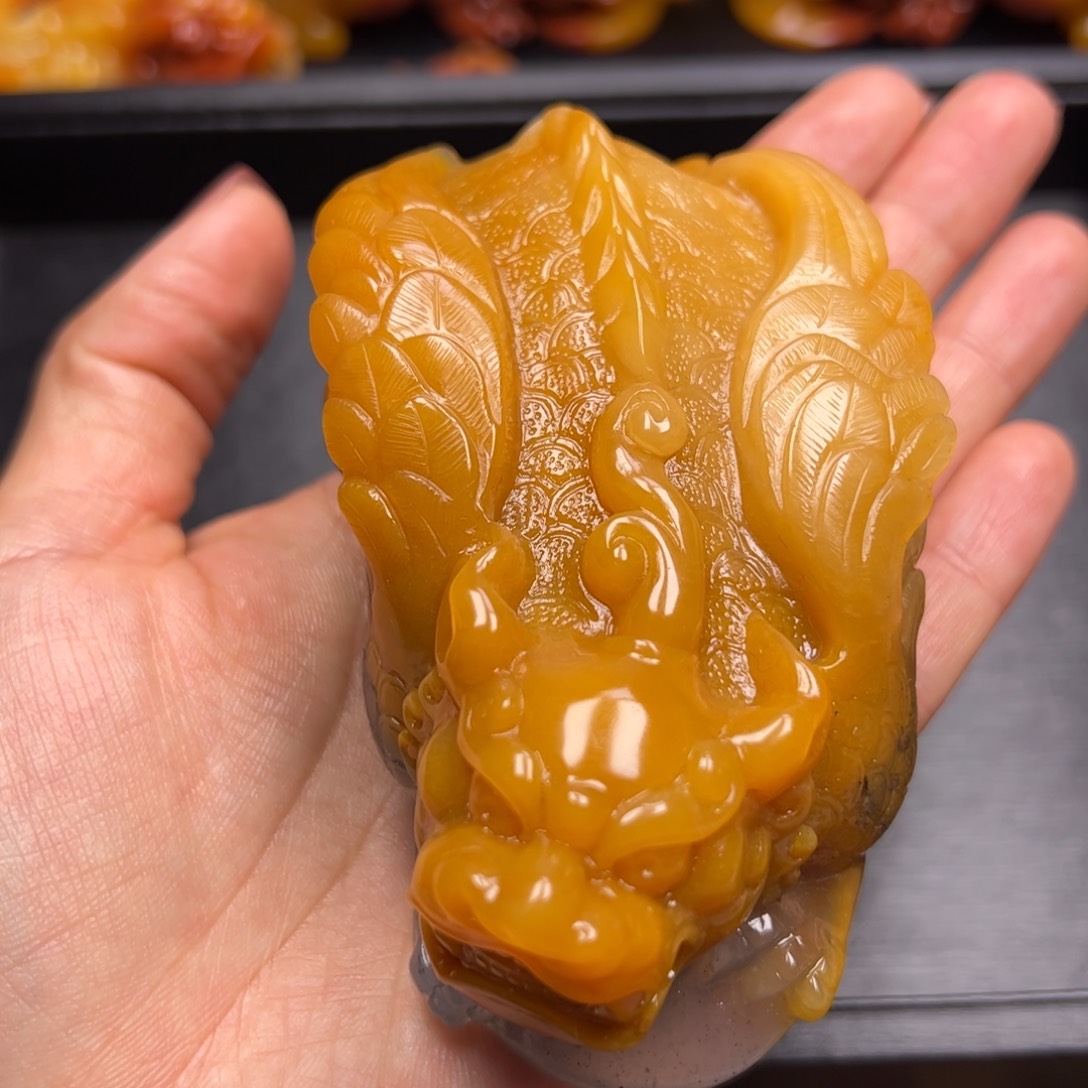 石英质玉（黄龙玉）颈饰未镶嵌