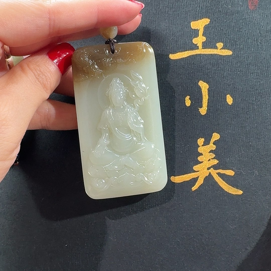 和田玉未镶嵌颈饰且末近矿