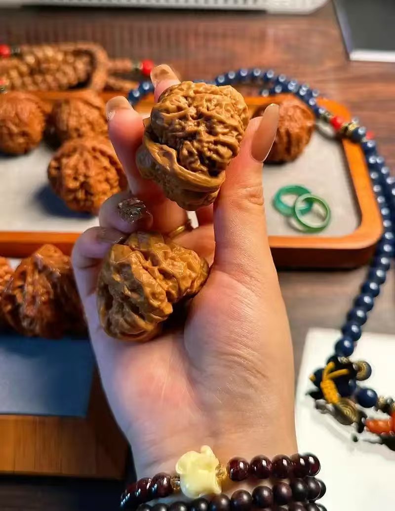各类异形文玩核桃