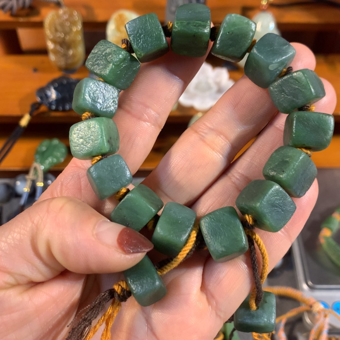 和田玉（糖玉）颈饰未镶嵌