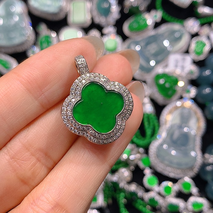 翡翠颈饰未镶嵌翡翠