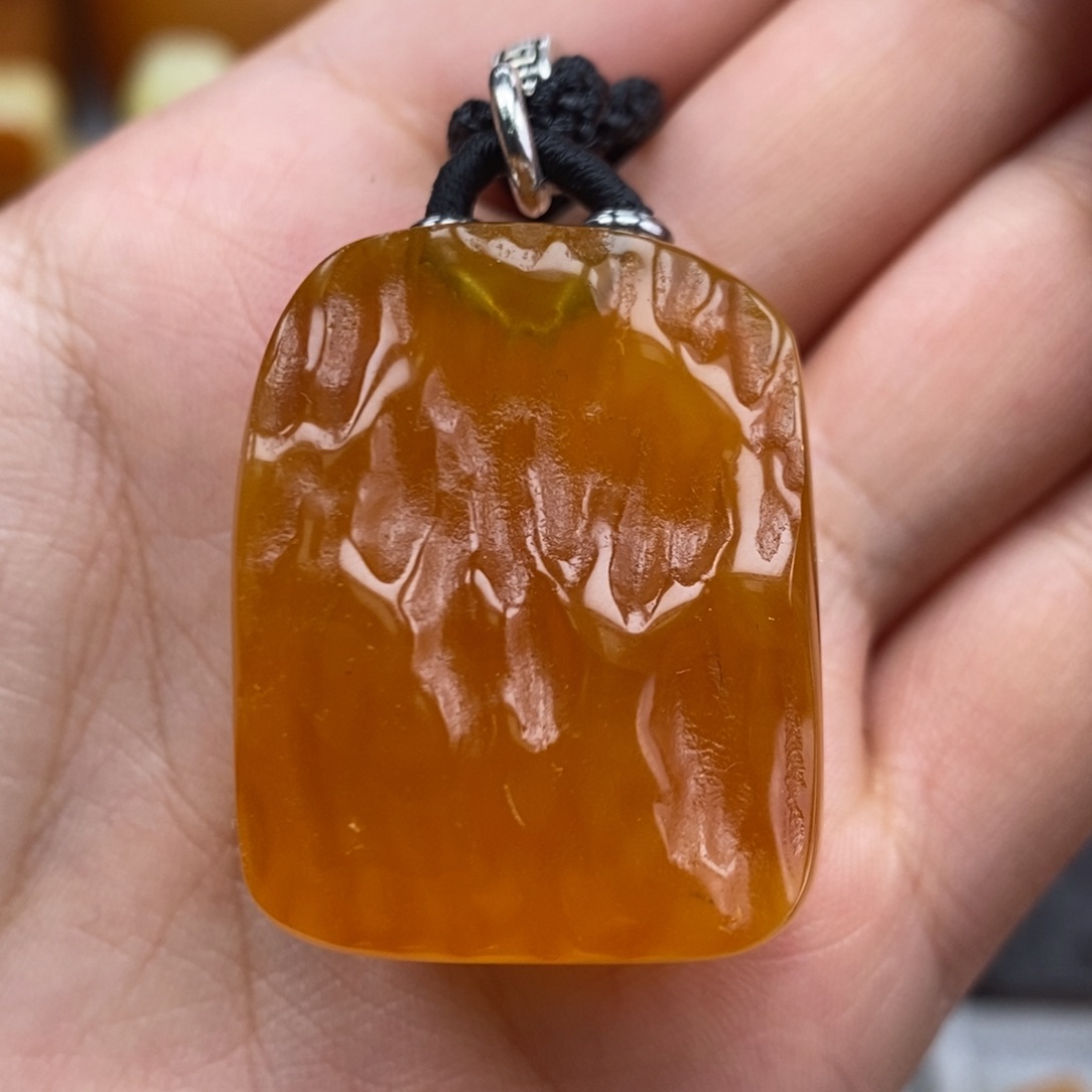 琥珀吊坠(赠链)未镶嵌
