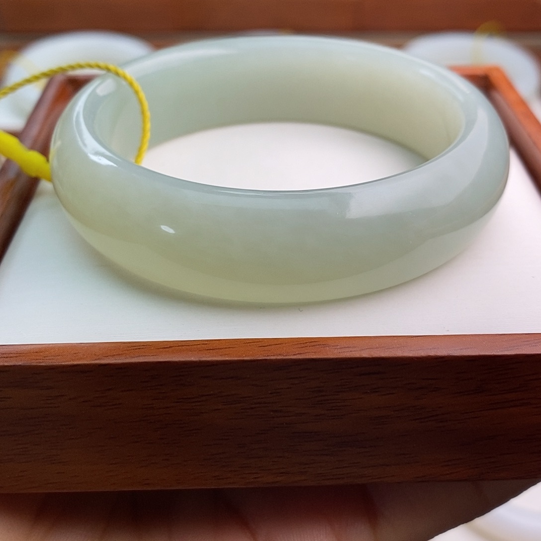 和田玉（青白玉）未镶嵌手镯