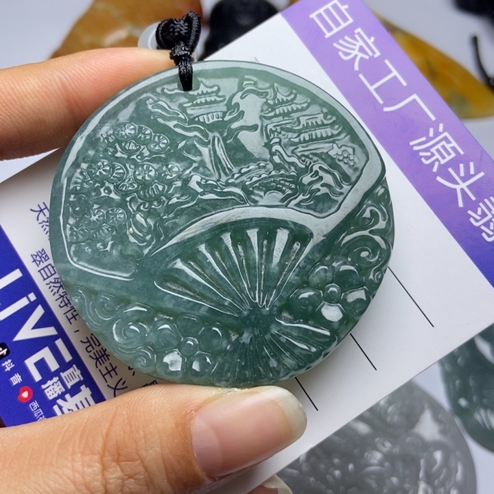 翡翠颈饰未镶嵌翡翠