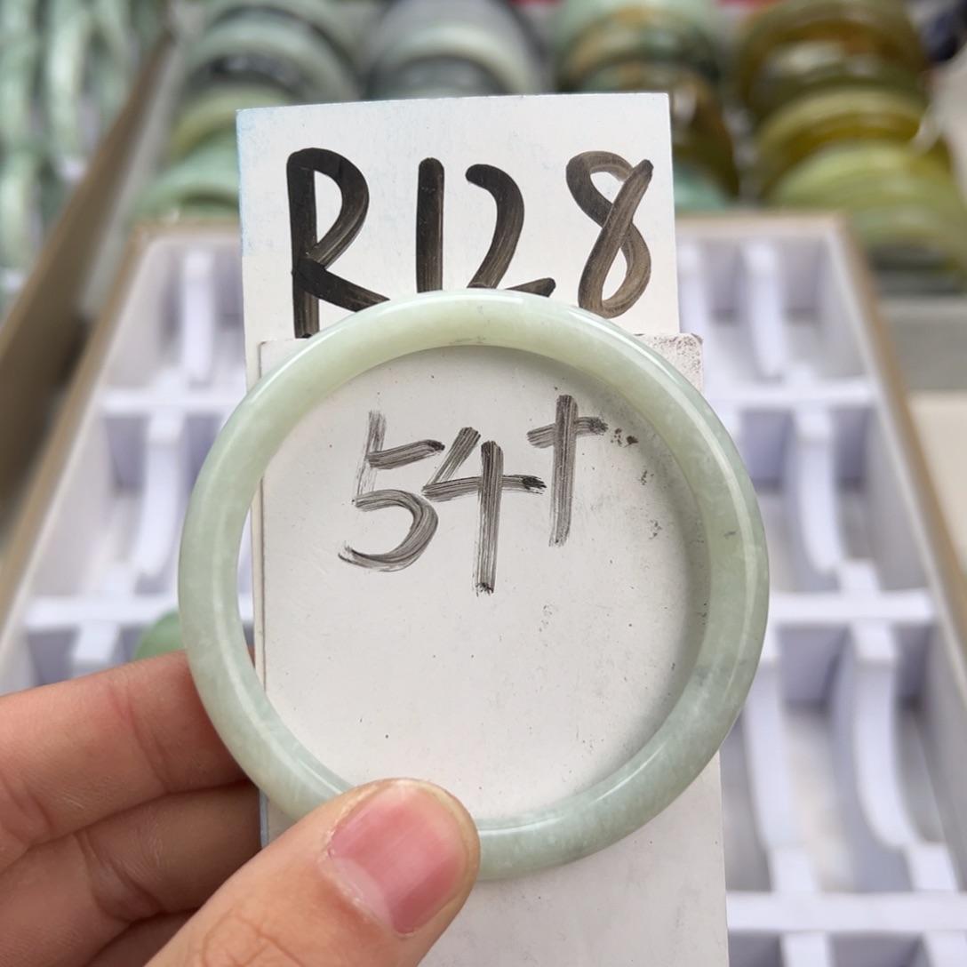 岫玉手镯未镶嵌天然岫玉微瑕可以正常佩戴