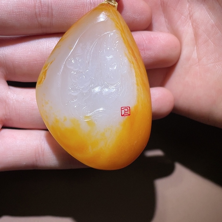 和田玉把件未镶嵌情****。