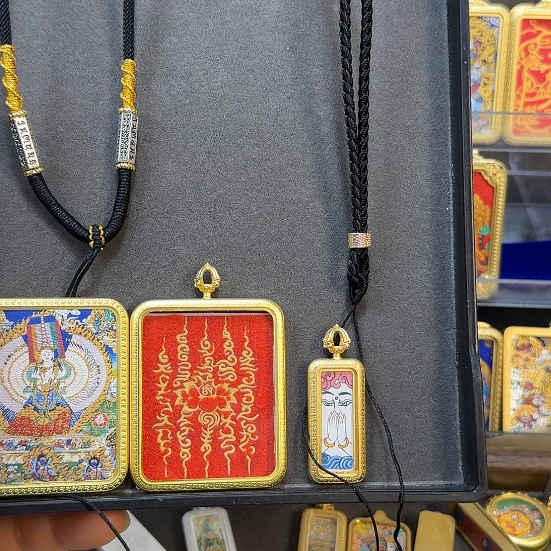 浮***逝吊坠大白伞五条四臂观音