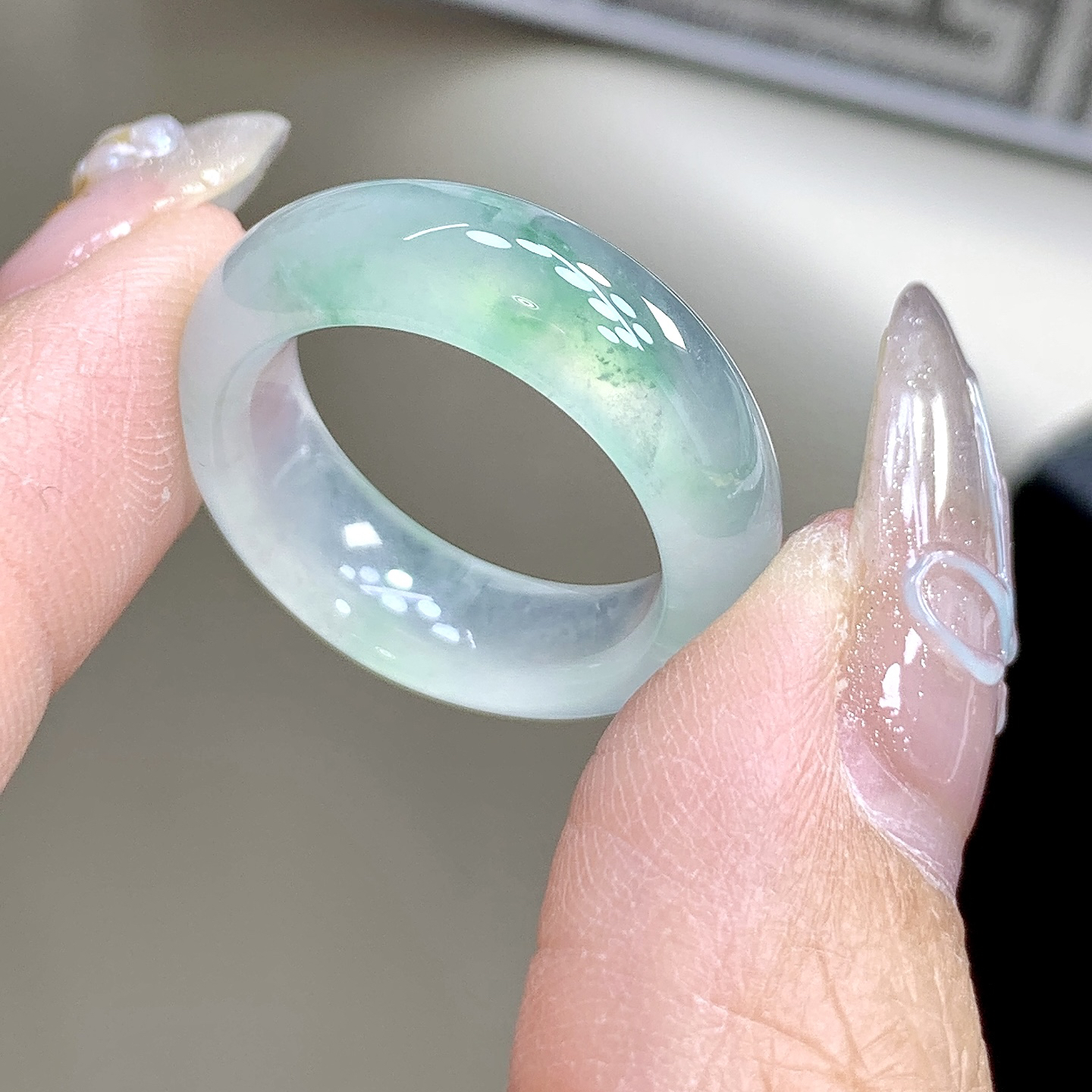冰种飘绿翡翠玉戒指 16号17号 冰起光飘花戒圈尺寸17.9-7.7-4.4mm