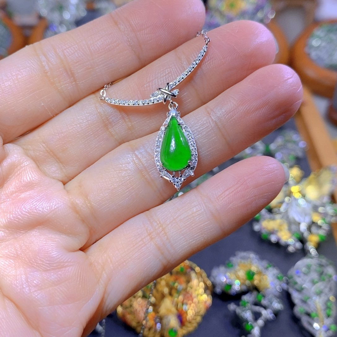 翡翠颈饰银S925镶嵌天然翡翠