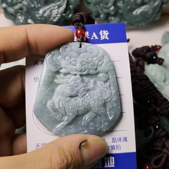 翡翠未镶嵌颈饰挂件