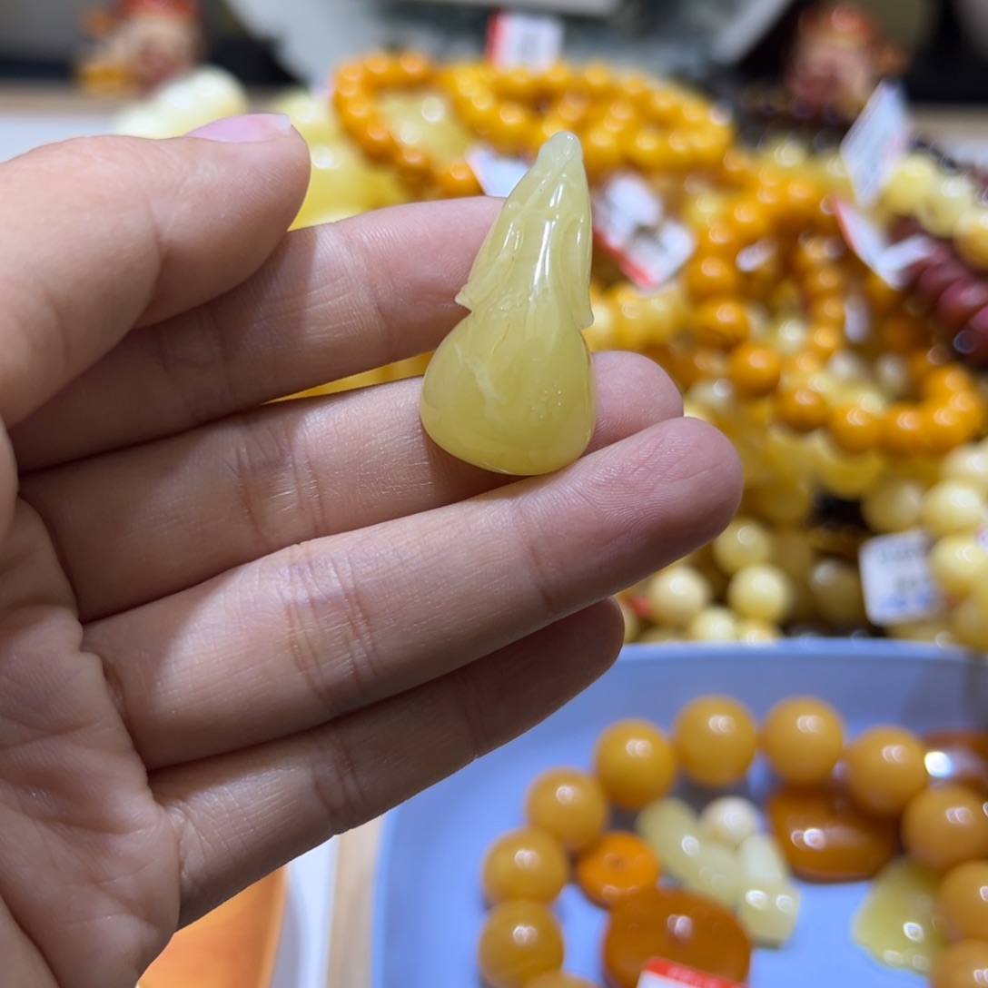 琥珀珠宝奇石未镶嵌