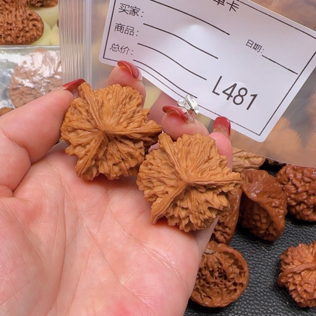 猴头核桃把件38矮壮正奔