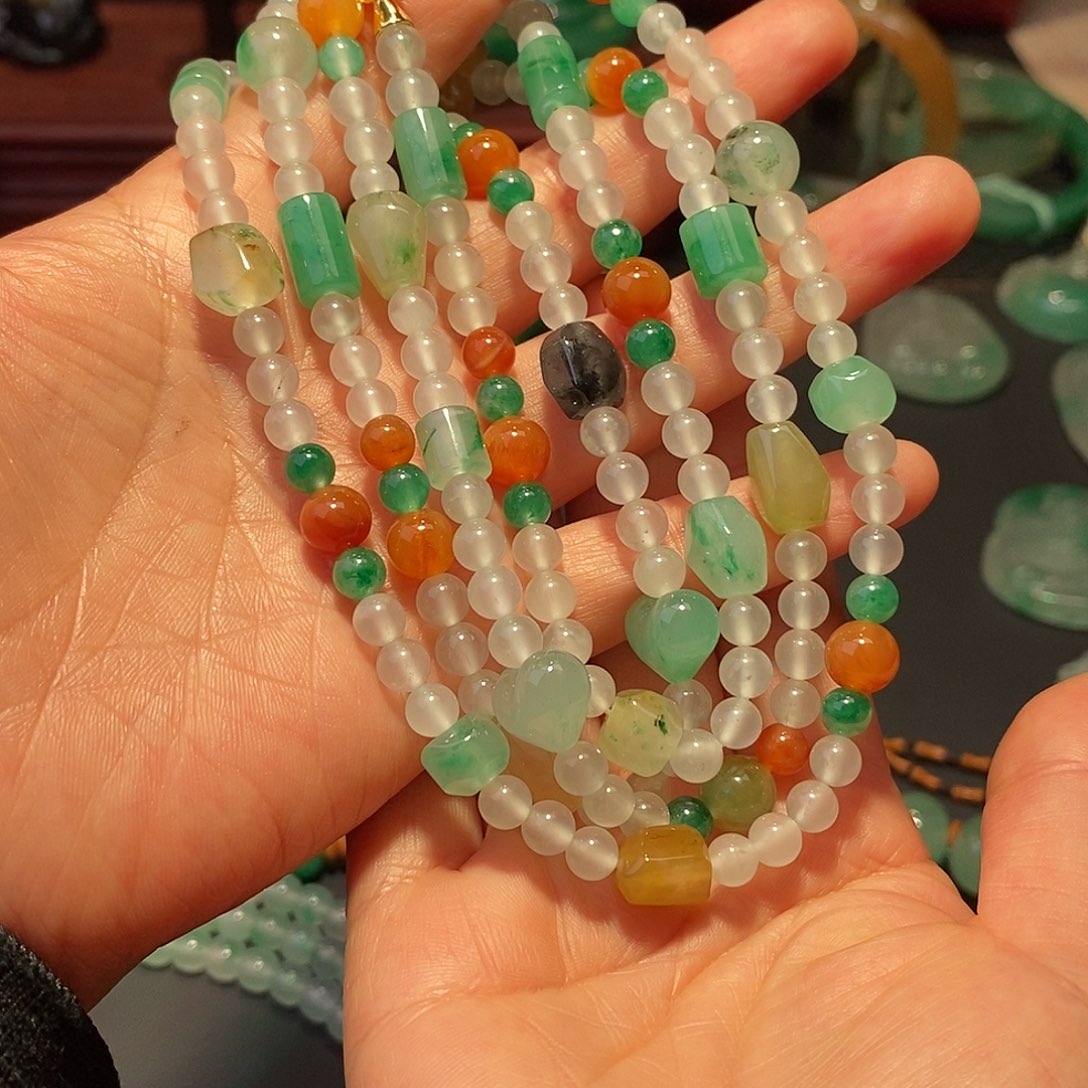 汤****石英质玉未镶嵌串