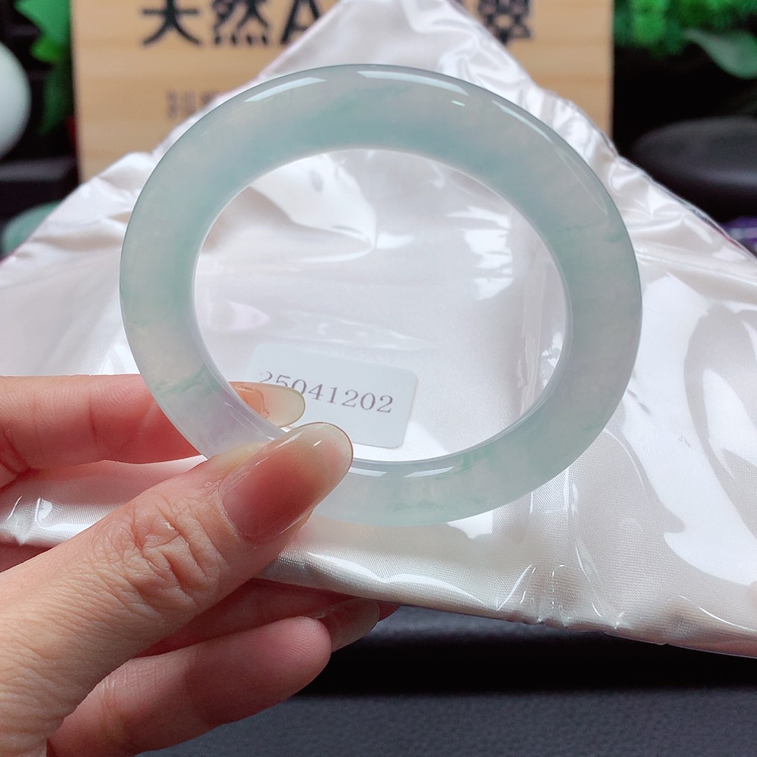 未镶嵌手镯（圆镯）翡翠108号，天然A货翡翠手镯