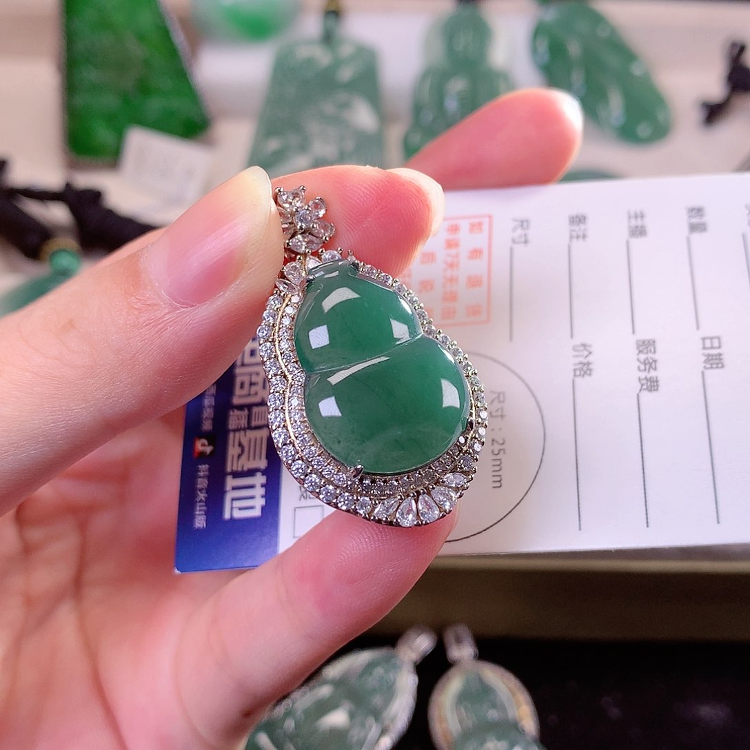 翡翠颈饰银S925镶嵌翡翠