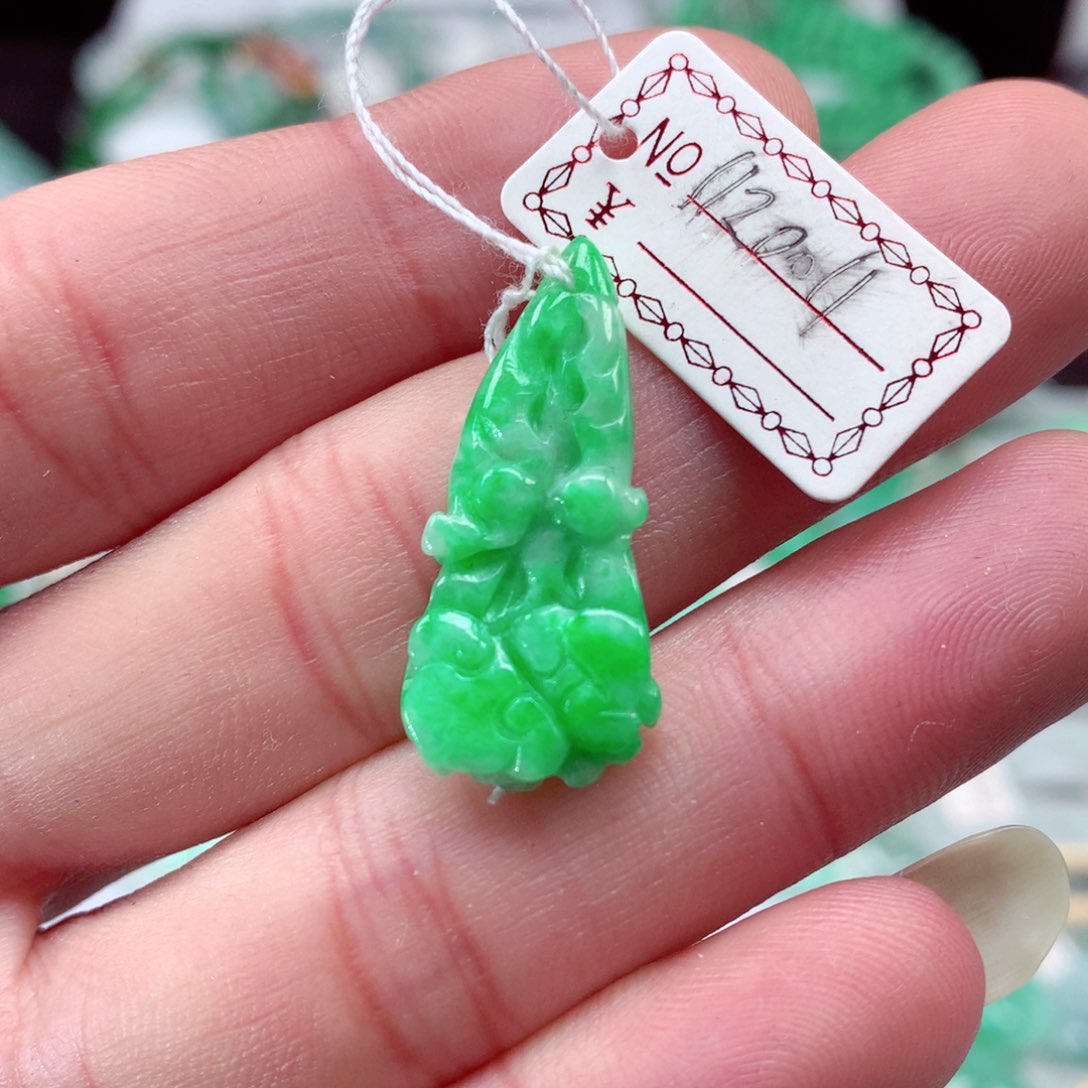 翡翠颈饰未镶嵌翡翠吊坠