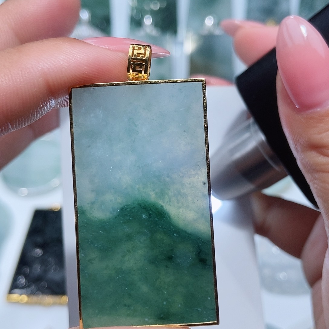 翡翠吊坠(不含链)18K金镶嵌