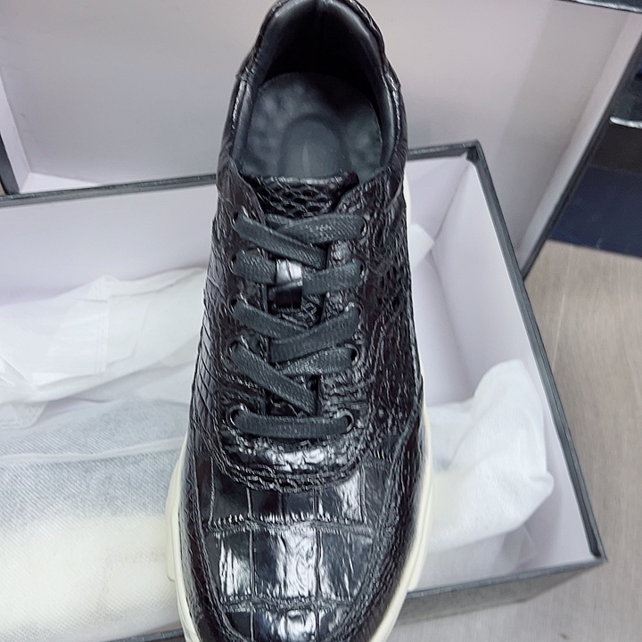 鳄鱼皮（革）阿***菜黑面白底运动40