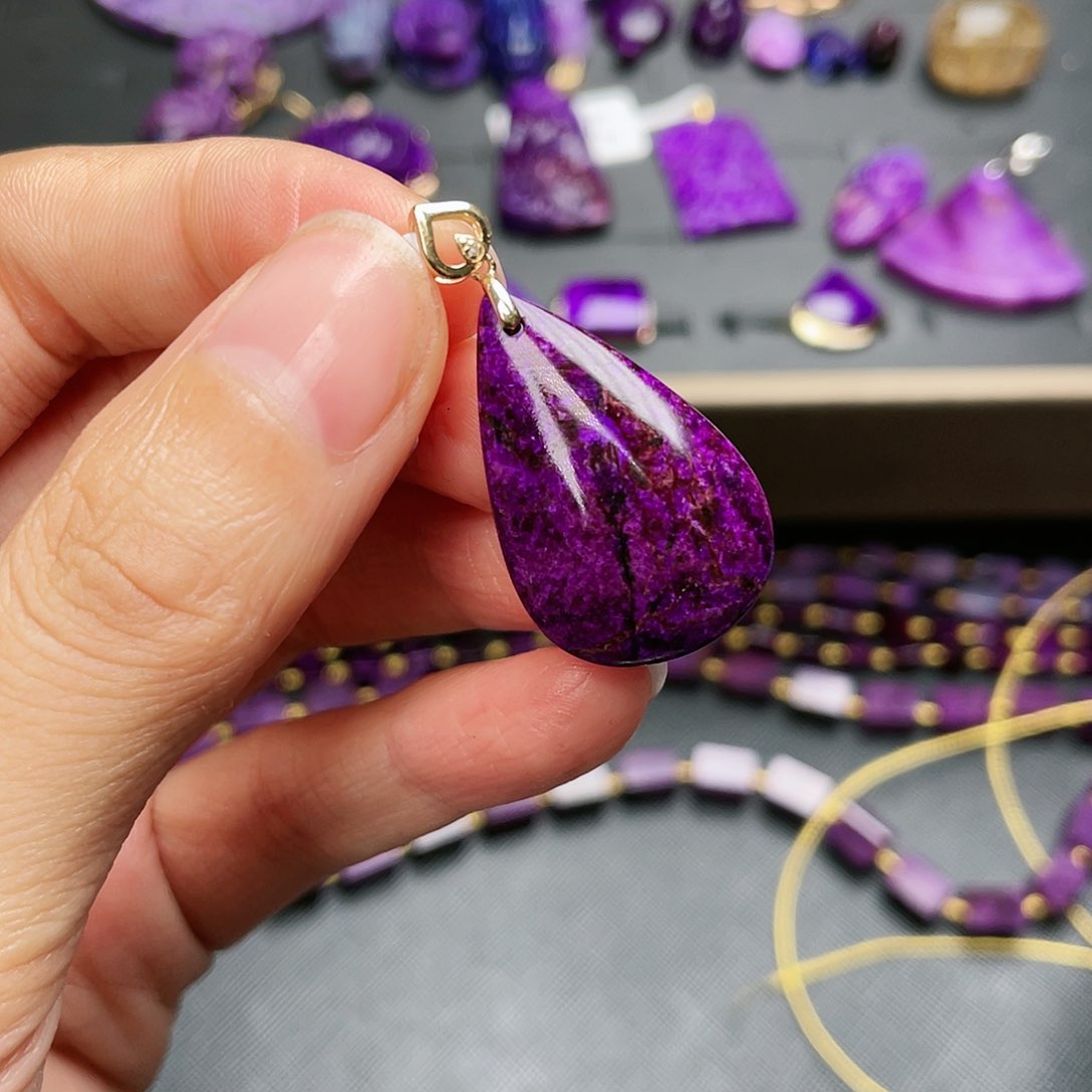 苏纪石（舒俱来）吊坠18K金镶嵌