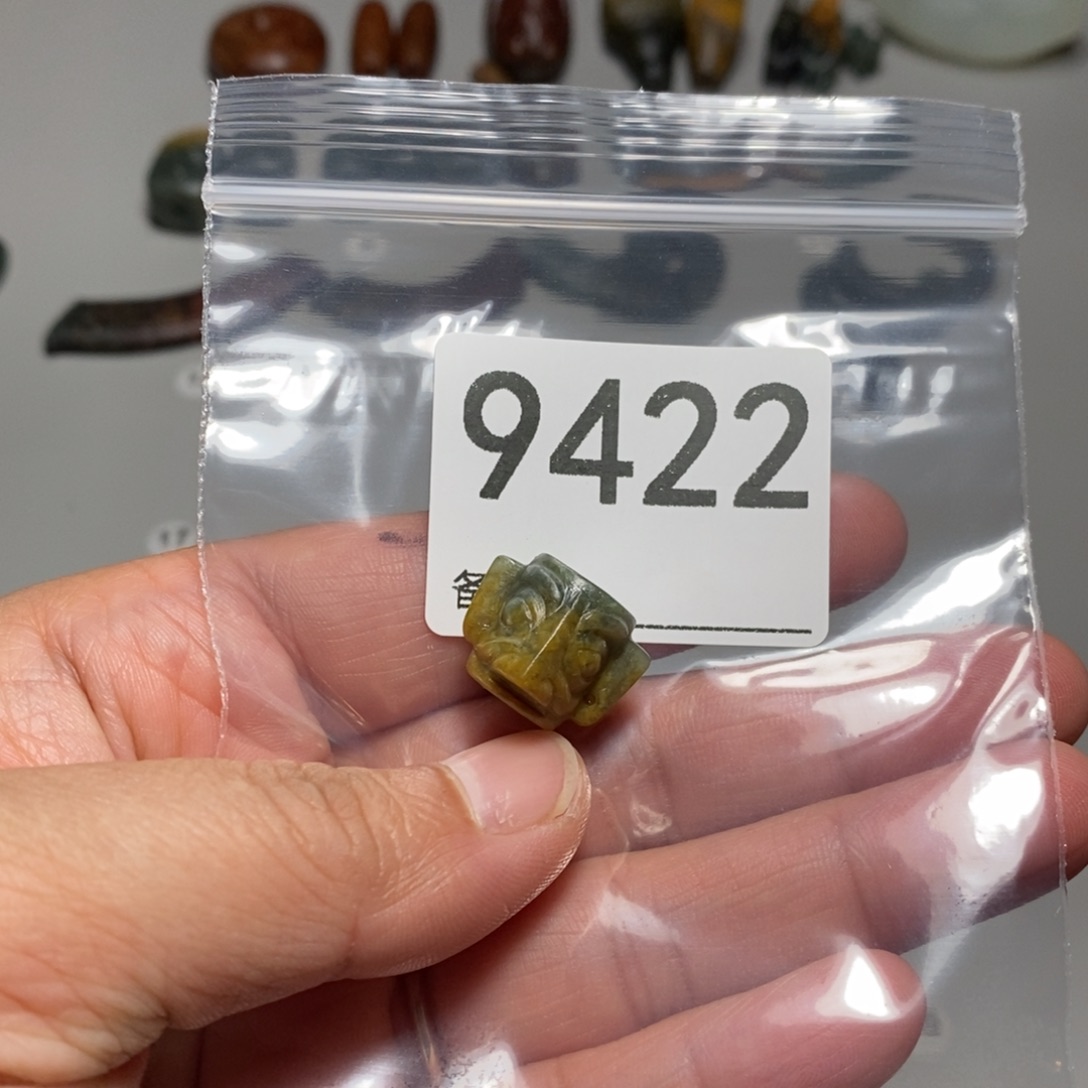 颈饰未镶嵌透闪石质玉英***事