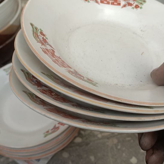 瓷片陶瓷盤子碗啥都有