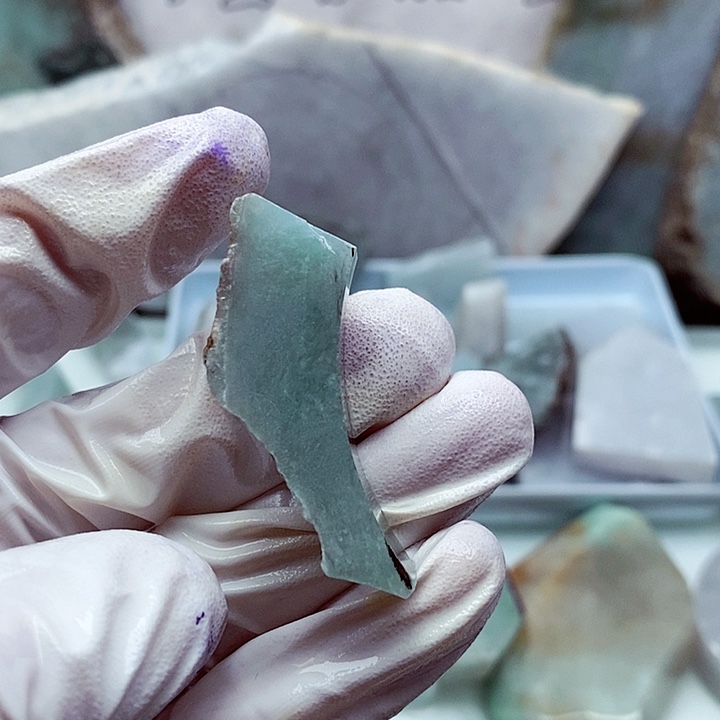 翡翠颈饰未镶嵌玖****?缅甸翡翠A货边角