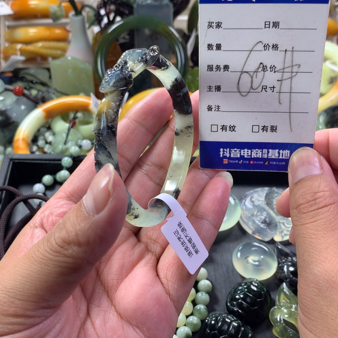 蛇纹石玉手镯未镶嵌