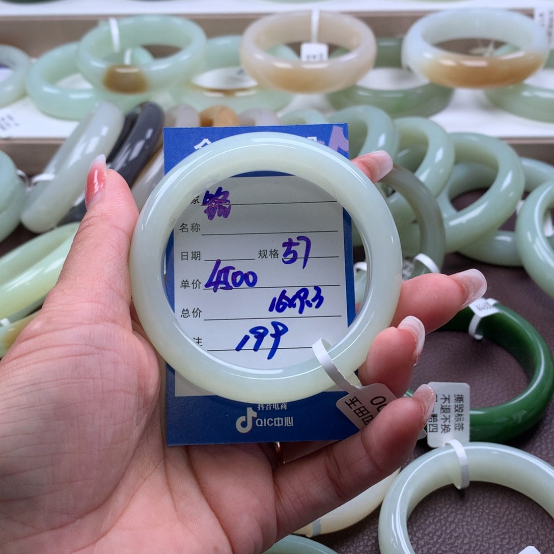 和田玉手镯未镶嵌铭*