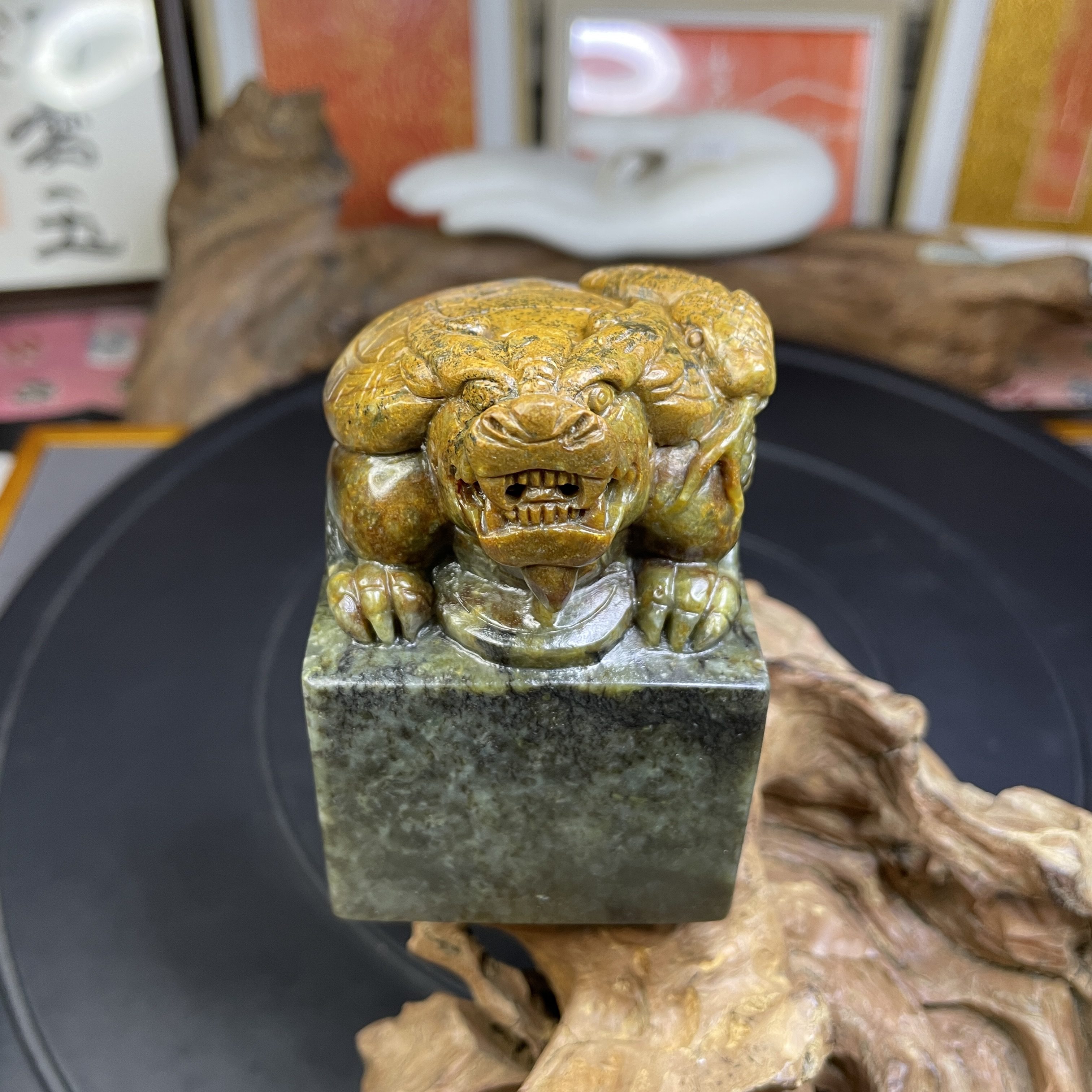 天然正品河磨玉纯手工俏色巧雕满皮全壳玄武大印章手把件小摆件