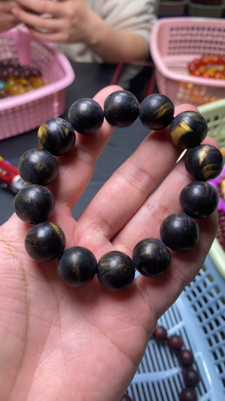 B658   16 黑金药珀手串