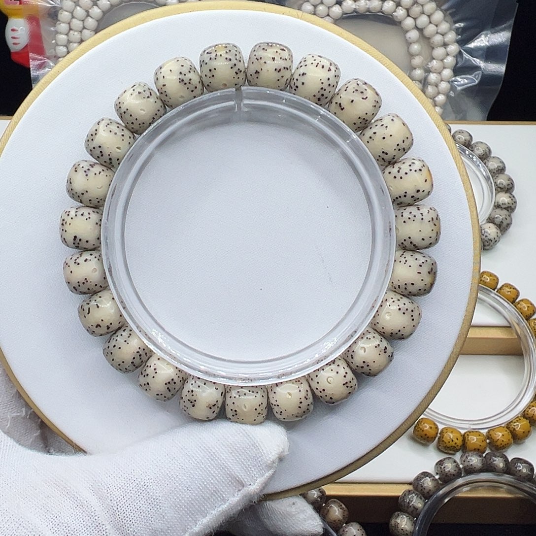 手串星月菩提骨瓷白10✖️9通体同枝果