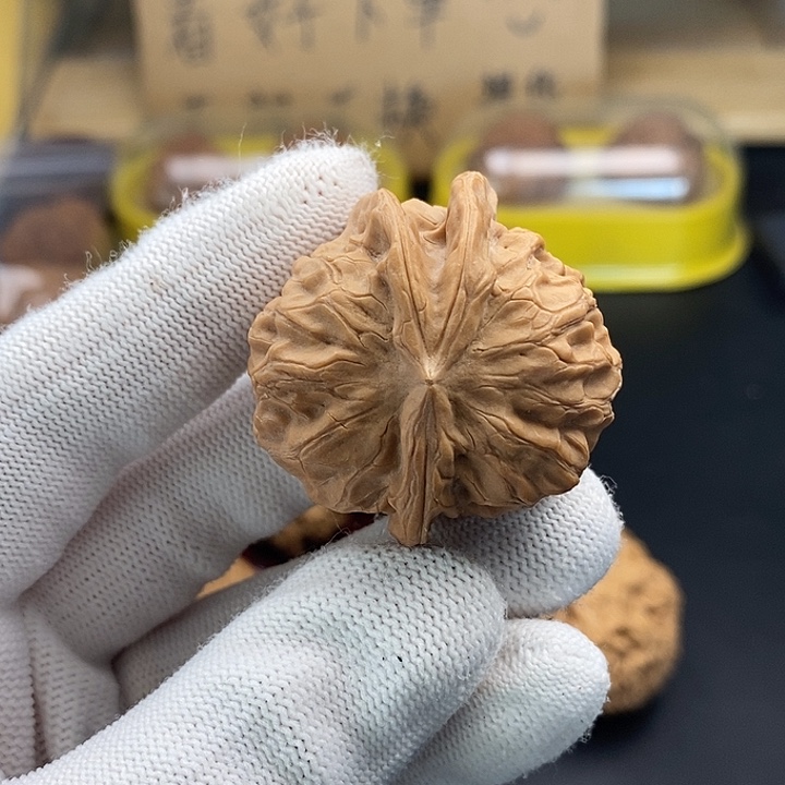 是***辰文玩核桃吊坠瑕疵不退不换