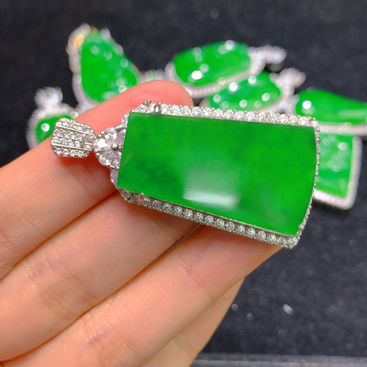 翡翠颈饰银S925镶嵌一个