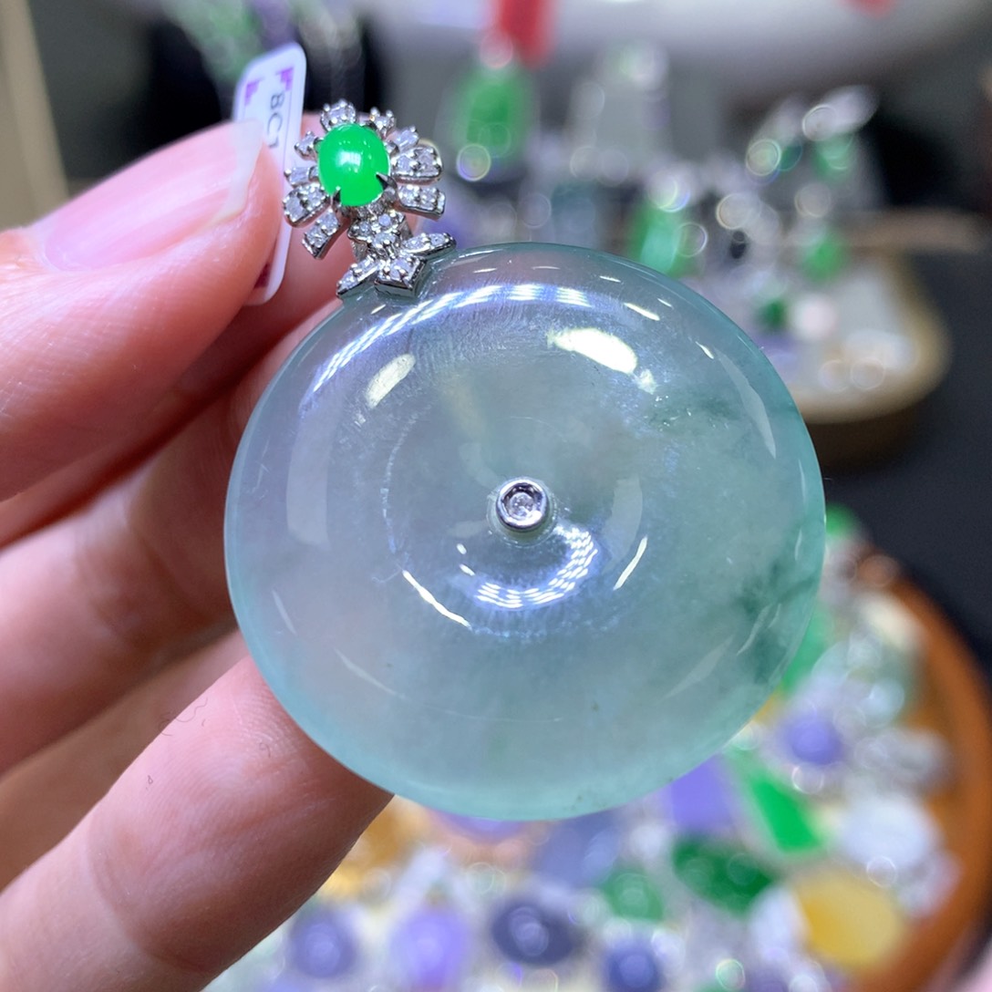 【闪购商品】翡翠颈饰18K金镶嵌翡翠吊坠项链