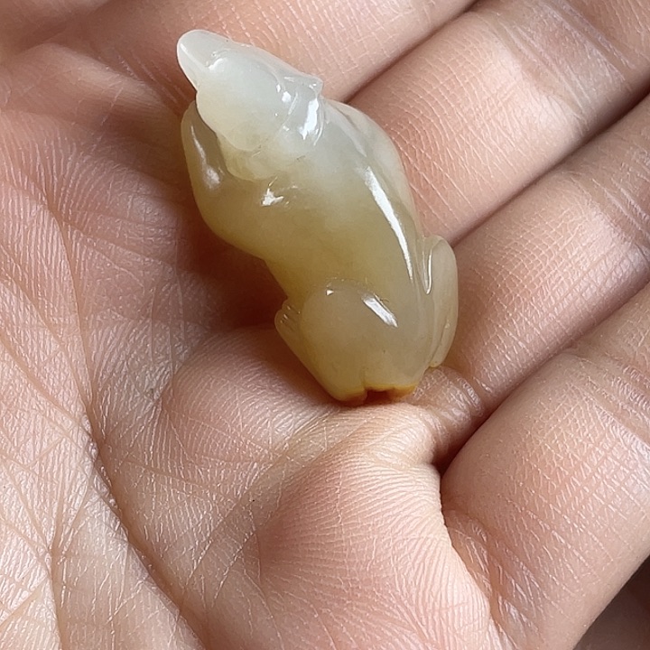 和田玉颈饰未镶嵌遇***?