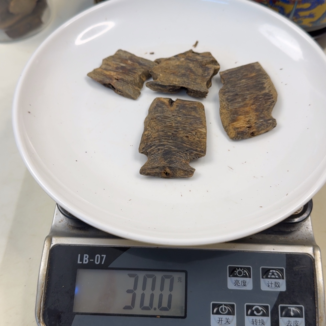 沉香碎屑沉香海南乌身圆叶高油老料30克