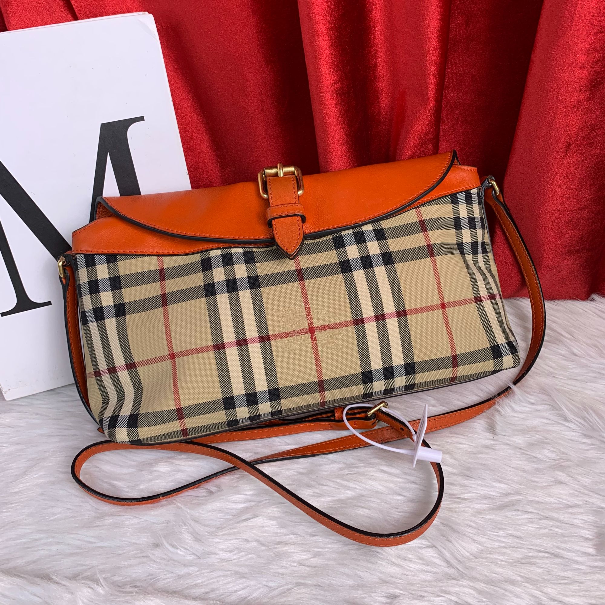 95新 BURBERRY/博柏利 格纹斜跨包/AR09415516/5516