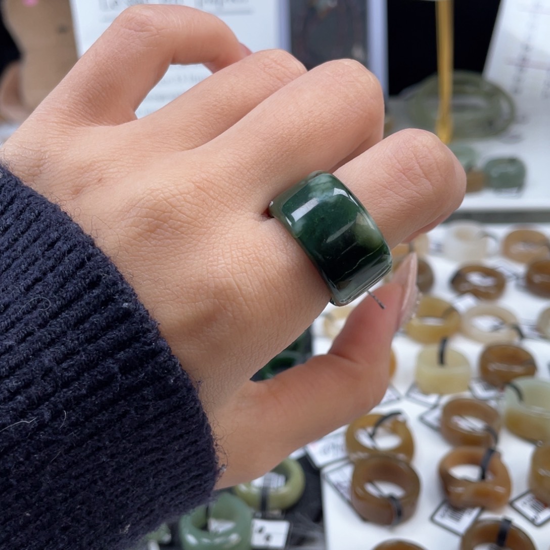 和田玉未镶嵌戒指P20绿底青花圆切17.6不退换