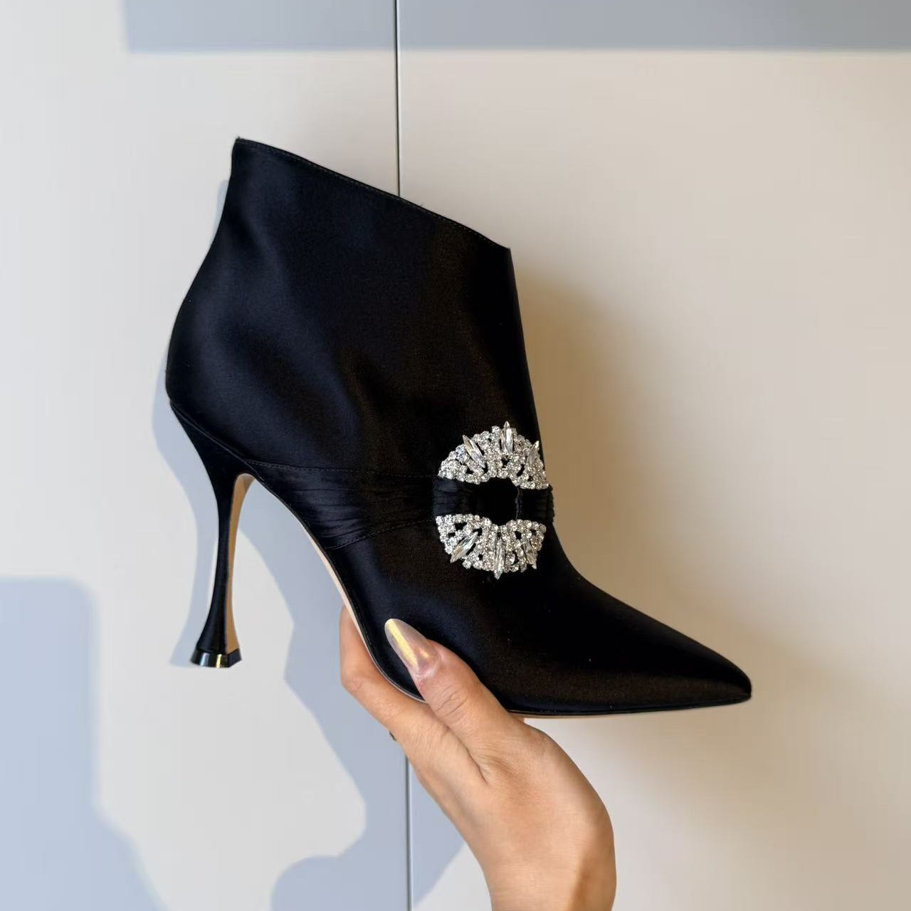 未使用 MANOLO BLAHNIK/莫罗·伯拉尼克 女尖头高跟瘦瘦靴细跟弹力