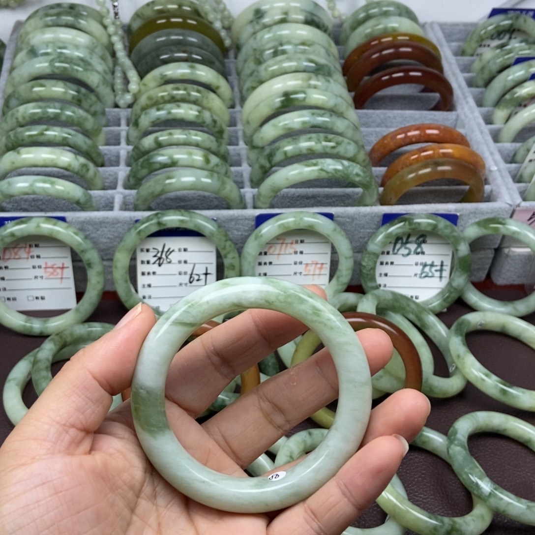 s***粉未镶嵌蛇纹石玉手镯