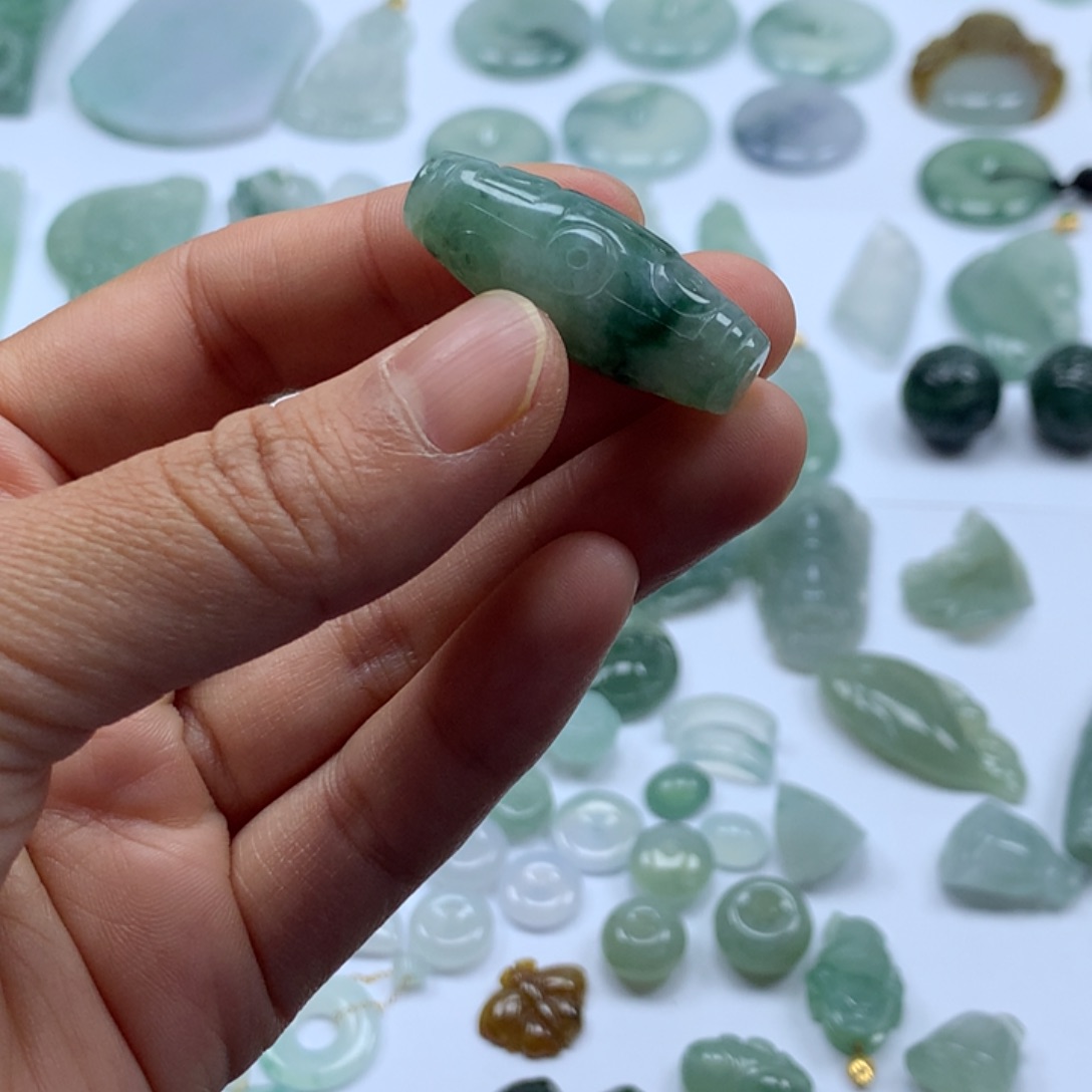 翡翠颈饰未镶嵌天 珠