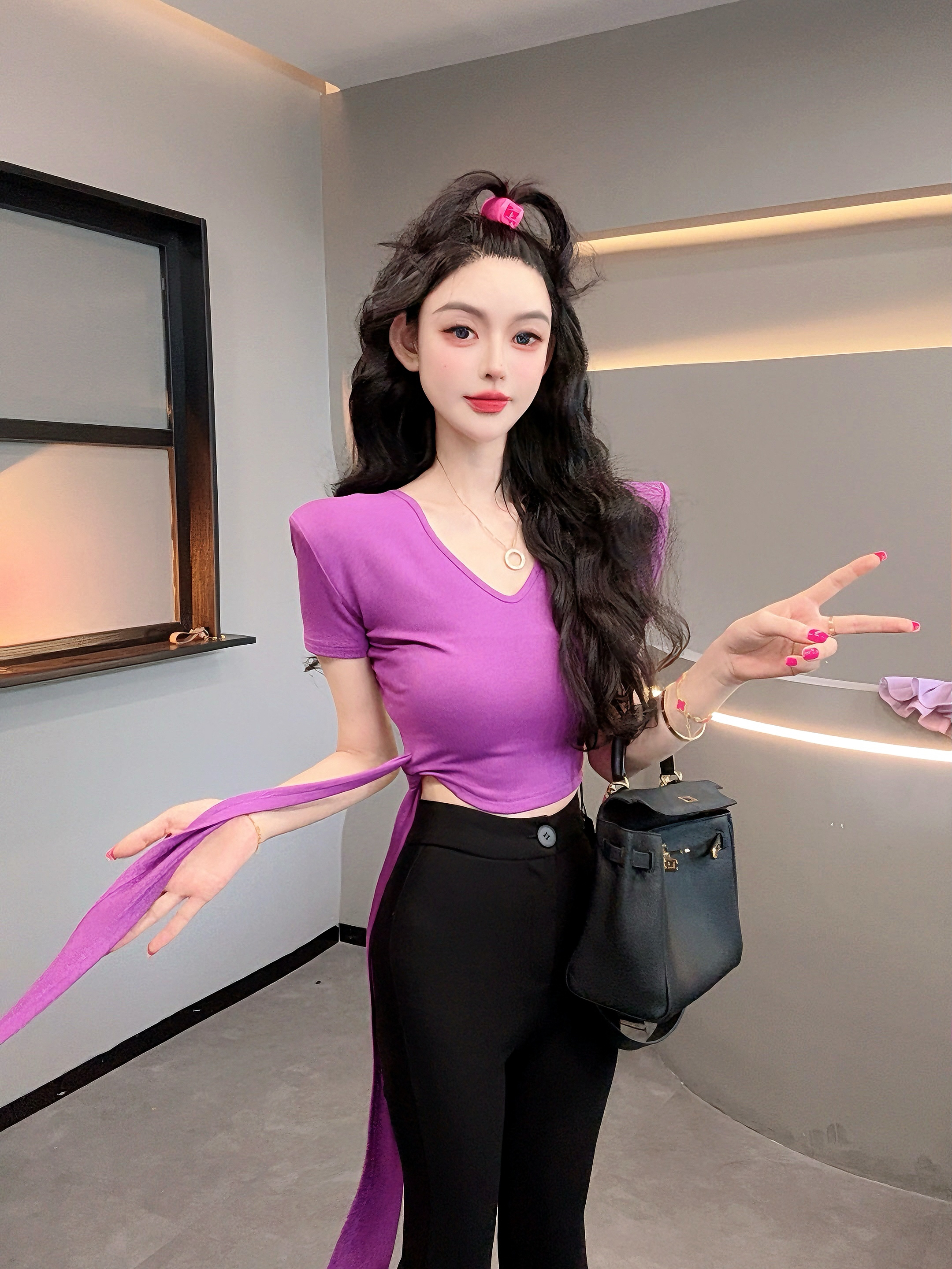 漂亮家「辣妹多巴胺」V领亮色纯欲显瘦绑带短袖T恤