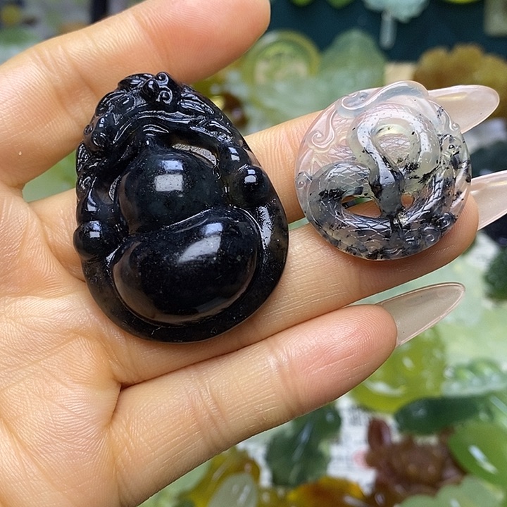 蛇纹石玉未镶嵌颈饰