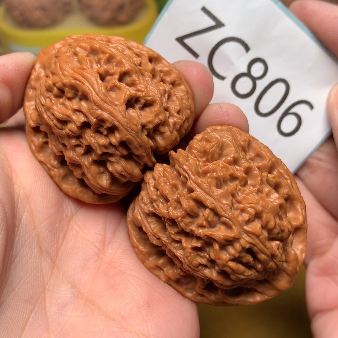 文玩核桃把件红皮炮弹南疆石42