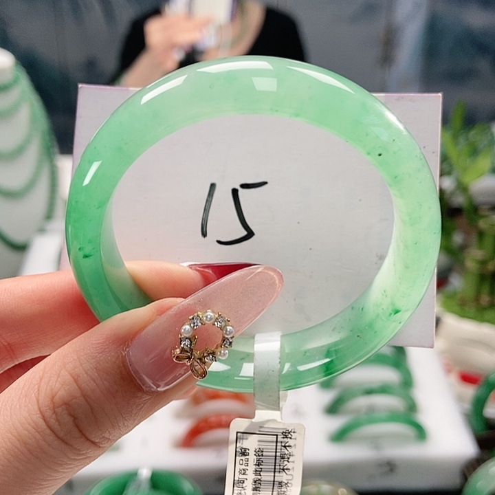 石英质玉手镯未镶嵌天然A货非洲翠手镯